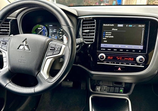 Mitsubishi Outlander cena 103000 przebieg: 53292, rok produkcji 2020 z Leszno małe 562